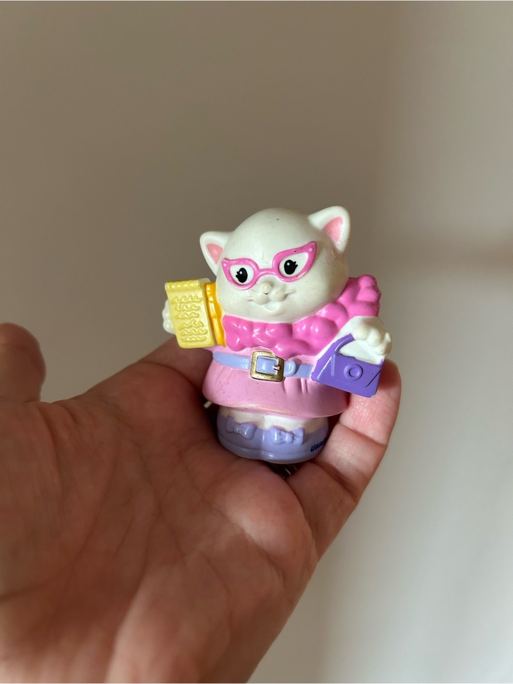 Fisher Price Little People Animalville Kitty Newzhour Pink Cat with Glasses